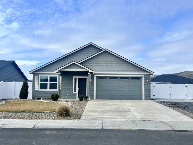 Building Photo - 2395 Chelan St