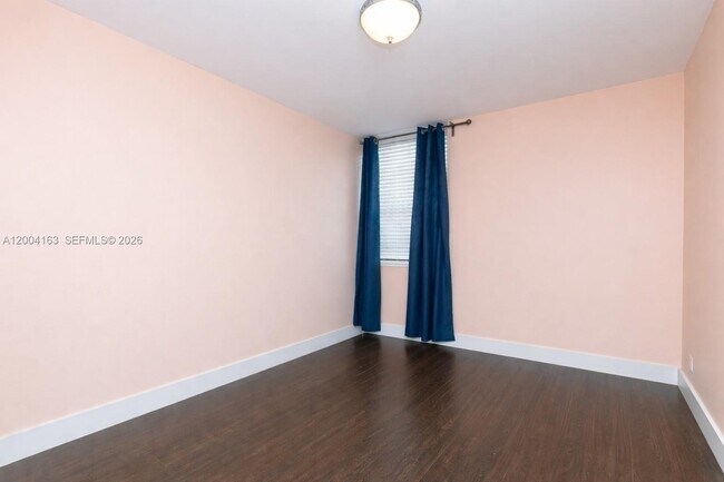 Building Photo - 20291 NE 30th Ave