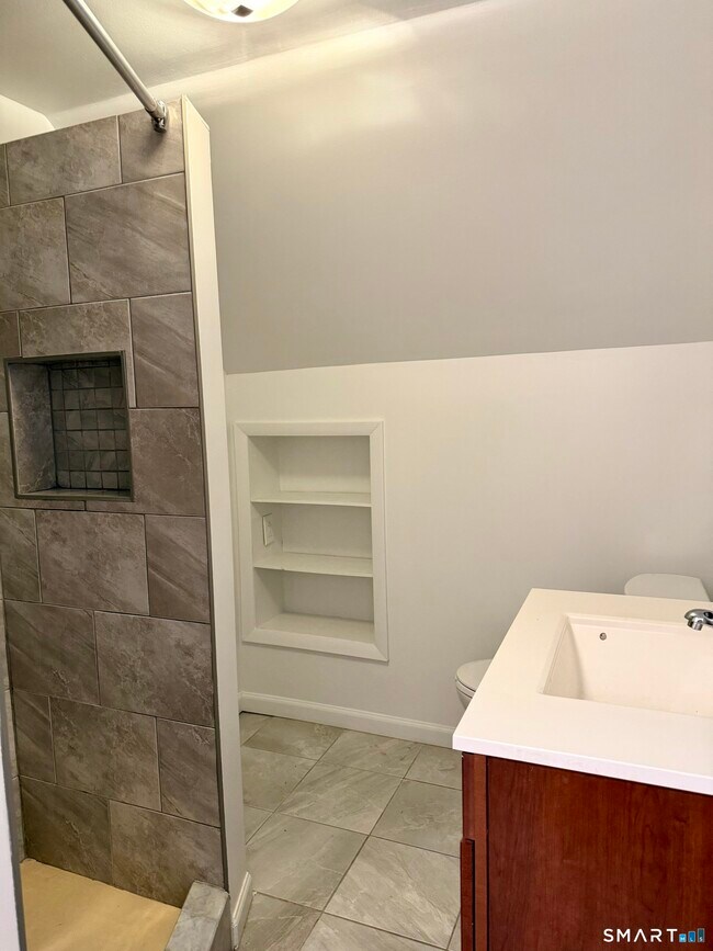 Building Photo - 40 Bassett St