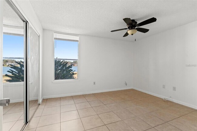 Building Photo - 530 Orange Dr