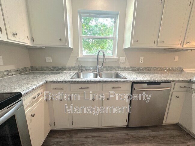 Building Photo - 11824 Larkridge Ct
