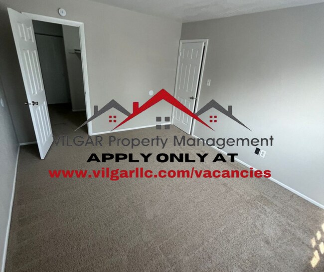 Building Photo - Spacious 3 Bed / 1.5 Bath Town-Home in Mer...