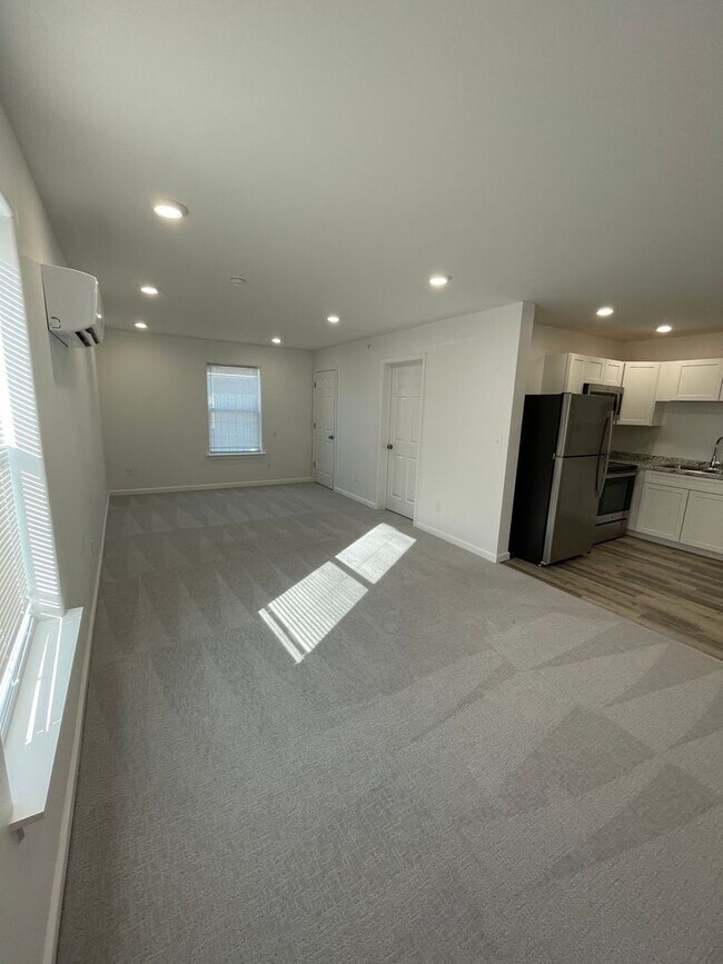 Building Photo - 413 E Doxey St