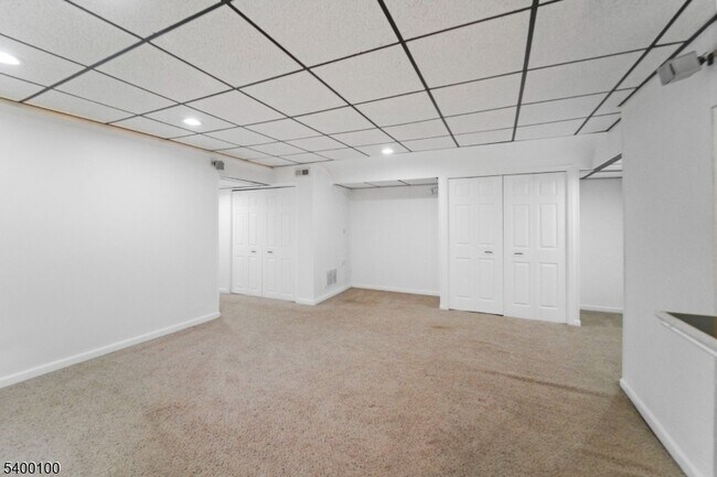 Building Photo - 13 Jill Ct