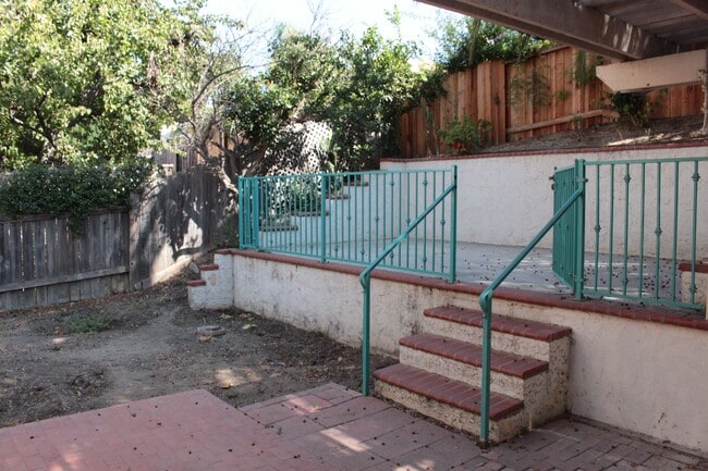 Building Photo - 4BR/3Bth Home in Rancho Del Oro!! –Maplewood