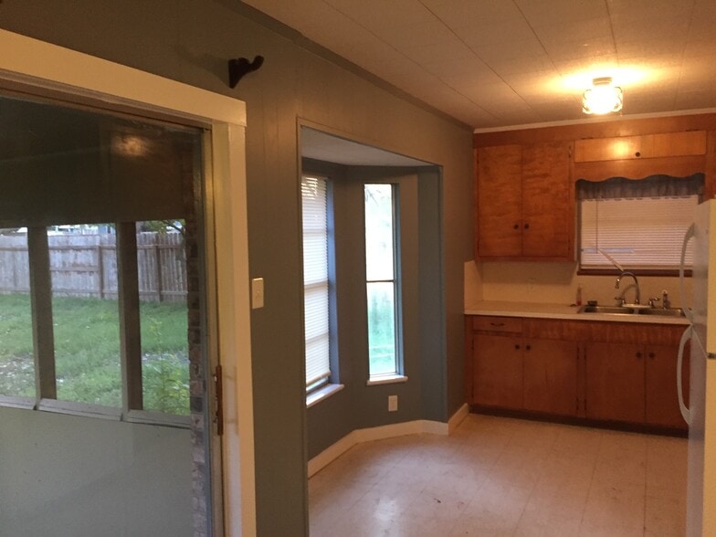 Building Photo - 604 Alexander