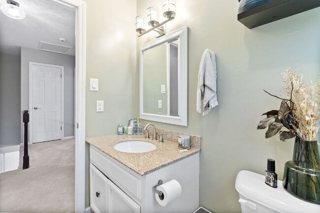 Building Photo - Spacious 4-Bedroom Haven with 3 Full Baths...