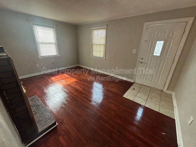 Building Photo - 1624 Rolfe Pl