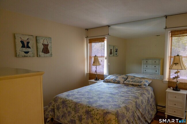 Building Photo - 18 Pinewood Shores