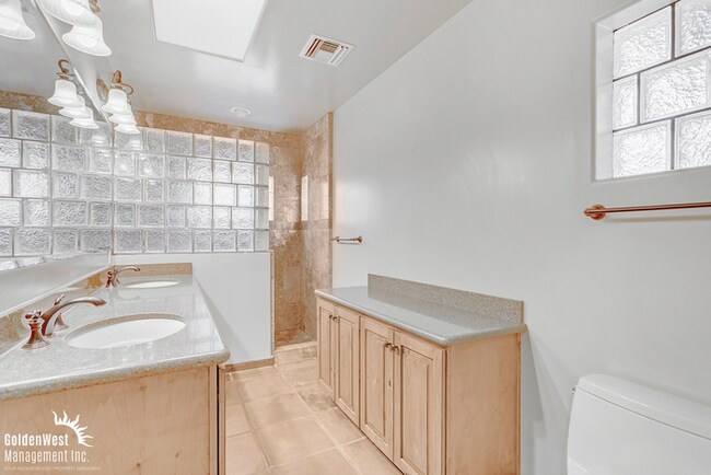 Building Photo - Charming 3Bdm 2Ba Home with Gated Entry an...