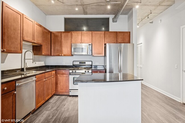 Building Photo - 720 N Larrabee St