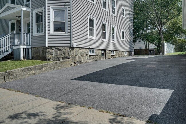 Building Photo - 321 Jefferson Ave