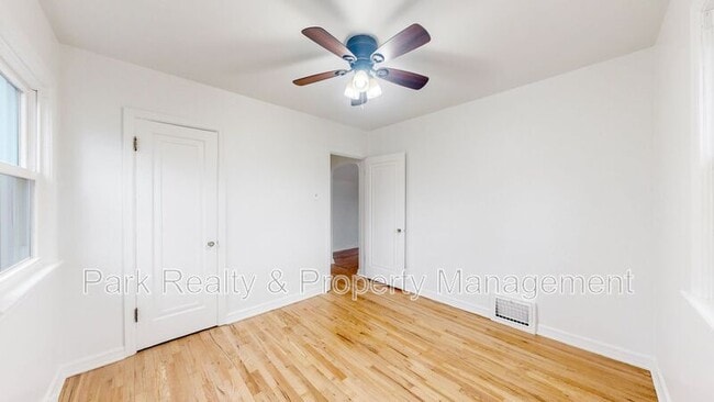 Building Photo - 3090 S Marion St