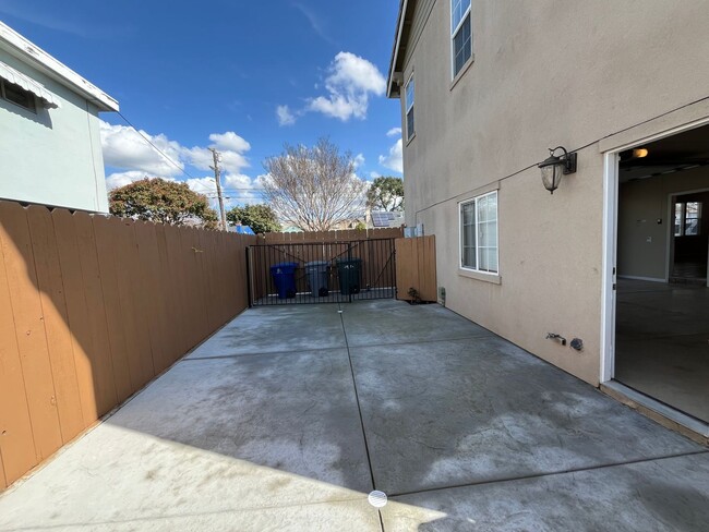 Building Photo - Upgraded and Beautiful Spacious 4 Bedroom ...