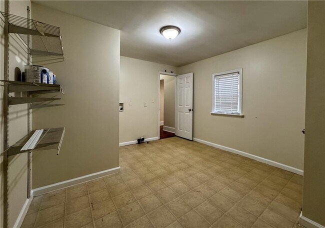 Building Photo - 1637 Columbia Dr