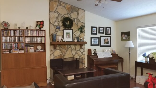 Building Photo - Charming Single Story Brick Home