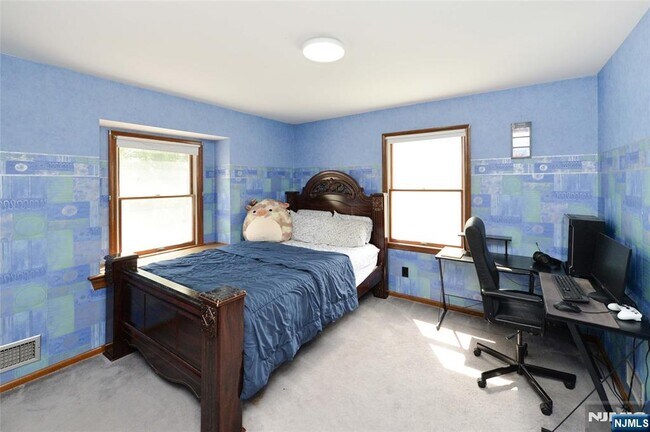 Building Photo - 252 Hillside Ave