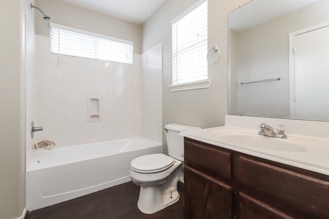 Building Photo - 21818 Hemlock Park Dr