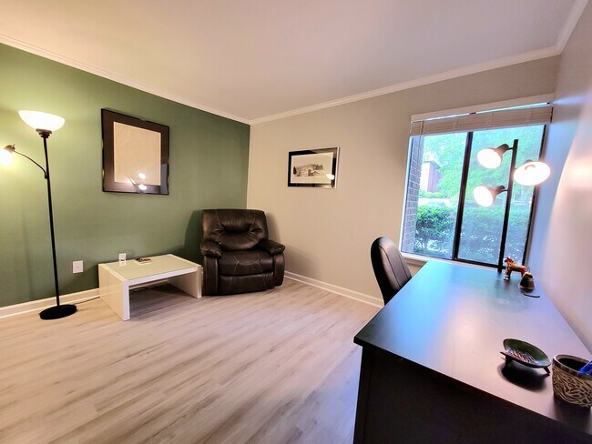 Building Photo - 500 Umstead Dr