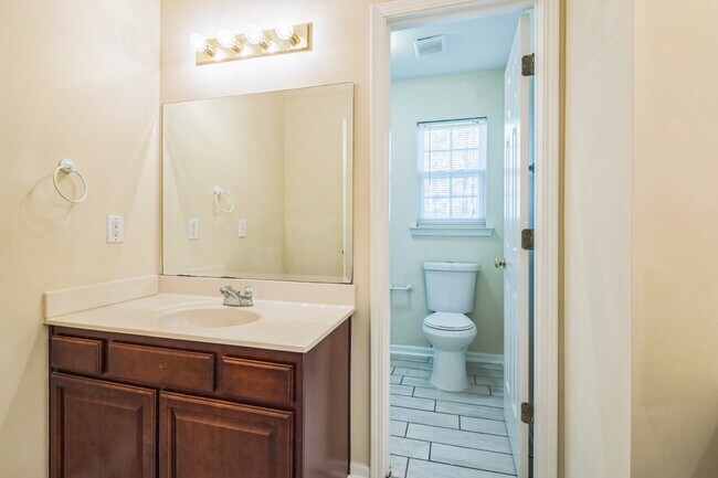 Building Photo - 1104 Walden Pl Dr
