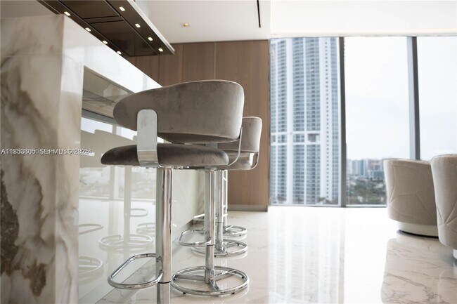 Building Photo - 18501 Collins Ave