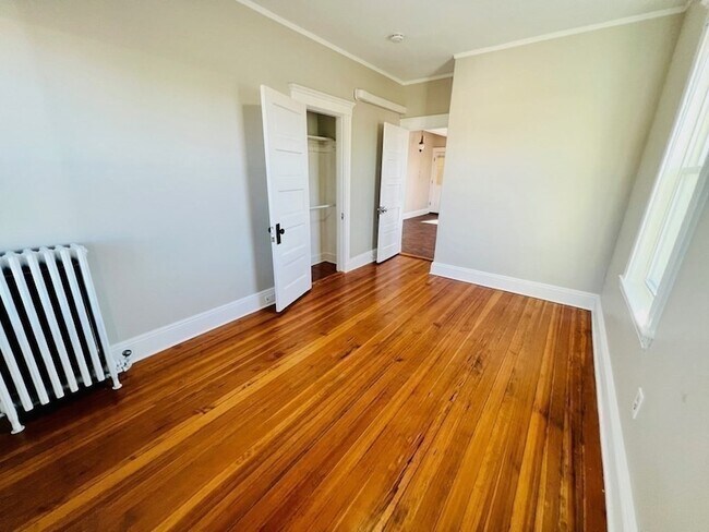 Building Photo - 22 Gardena St