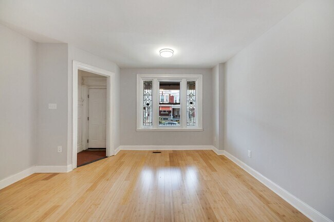 Building Photo - Huge 3 bedroom house for rent