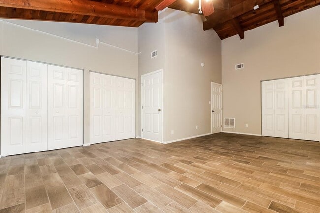 Building Photo - 2760 Hillsdale Ave