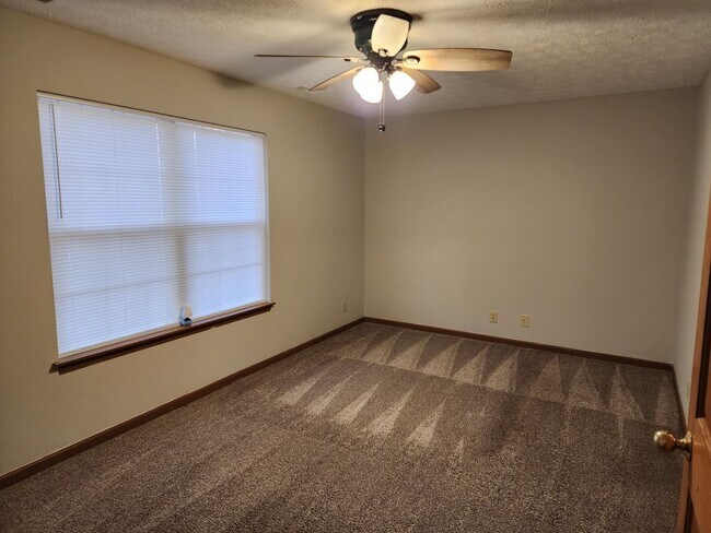 Building Photo - 3-Bedroom, 2-Bathroom Home with 2-Car Atta...