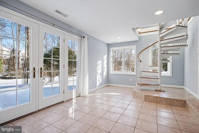 Building Photo - 4623 University Dr