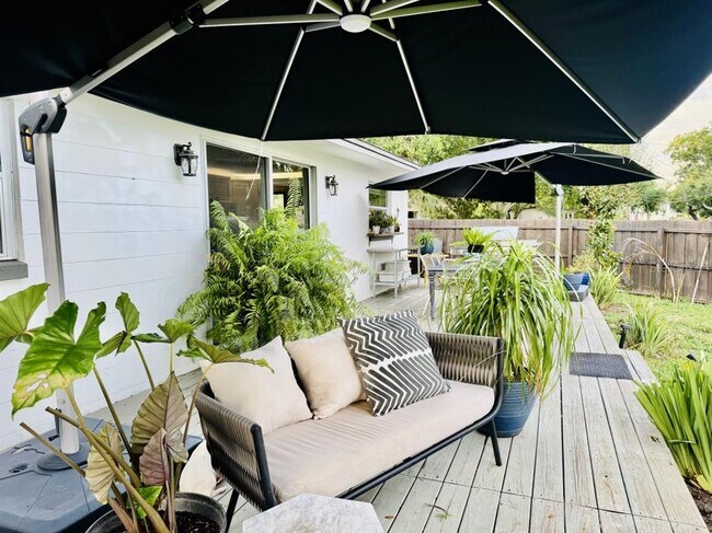 Building Photo - 1815 Barker Dr