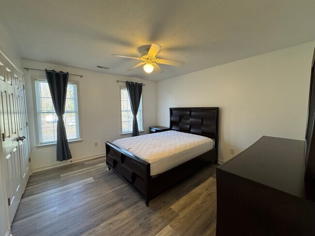 Building Photo - 307 Ludlow Dr