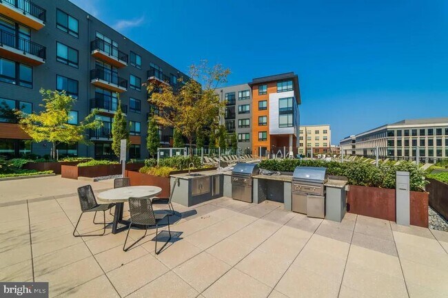Building Photo - 145 Riverhaven Dr