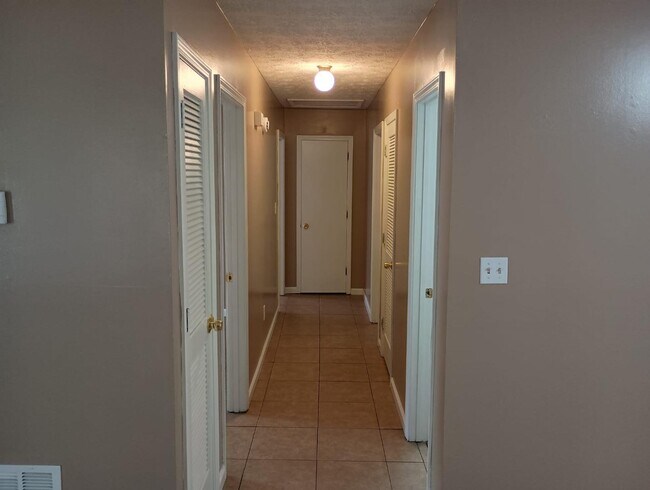 Building Photo - 405 Santa Fe Trail