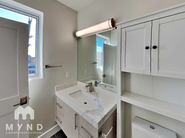 Building Photo - 3103 35th Ave