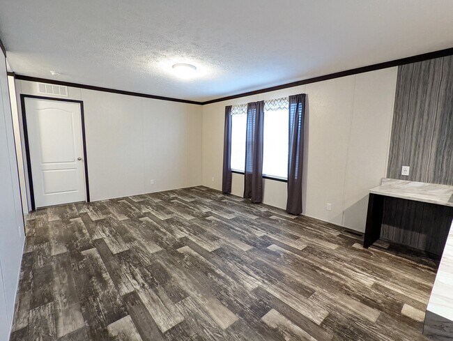 Building Photo - 177 Daisy Dr