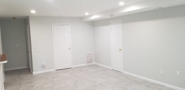 Building Photo - 307 College Dr