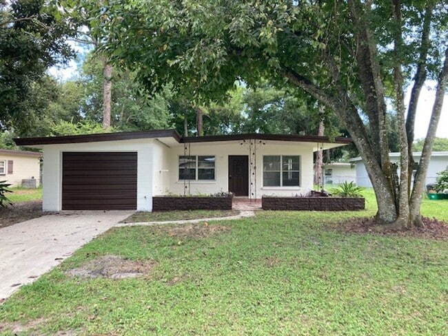 Primary Photo - 2 Bed 1 Bath Home | Pet Friendly | Washer Dryer Hook Ups | Section 8 Welcome