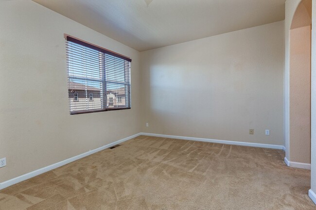 Building Photo - Townhome in the N/E Area for Rent