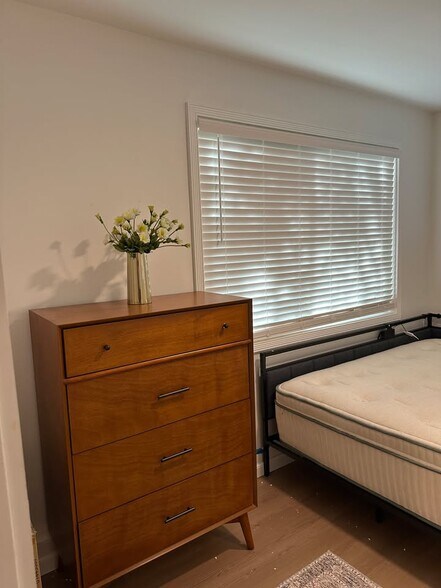 Building Photo - 22 Central Dr