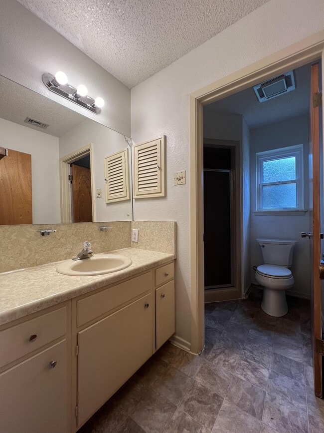 Building Photo - 1735 Donaldson Ave