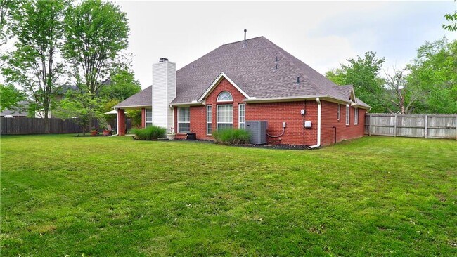 Building Photo - 5408 W Redbud St