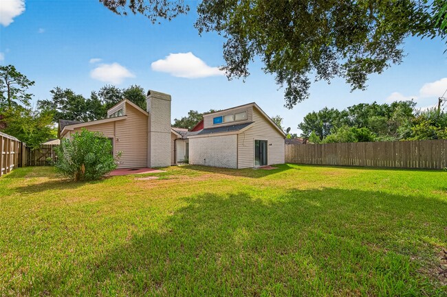 Building Photo - 2042 Hilton Head Dr