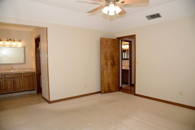 Building Photo - 3 Bedroom in Bluewater Bay!