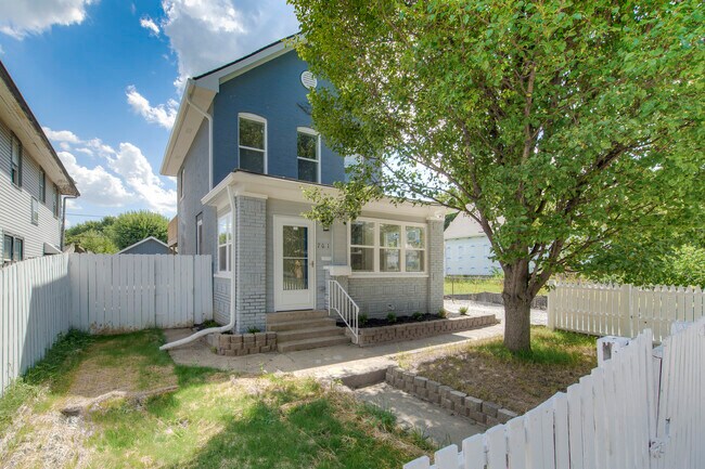 Building Photo - 701 Lincoln St