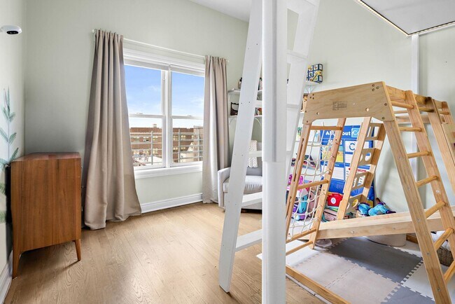 Building Photo - 544 28th St