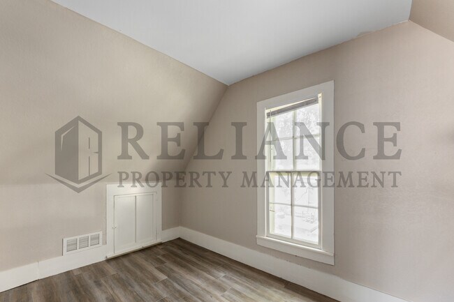 Building Photo - 211 W Main St