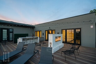 Building Photo - 4th Crossing