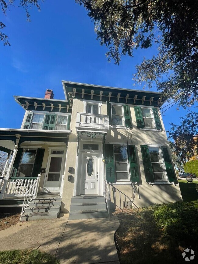 Building Photo - 128 N Barbara St
