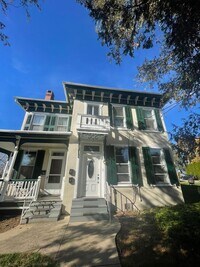 Building Photo - 128 N Barbara St